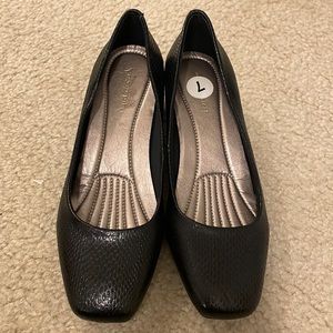 Easy spirit pumps